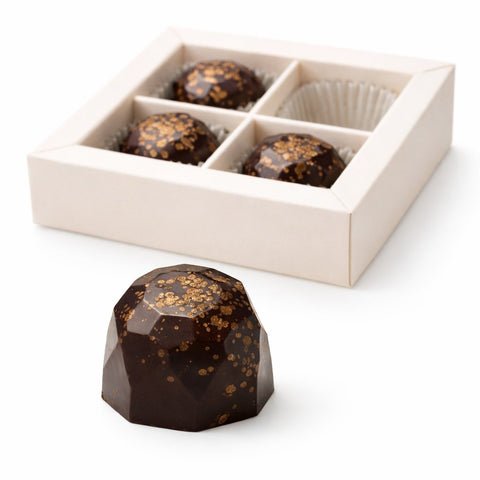 Latte Macchiato Eierpunsch-Trüffel-Praline in Diamantform mit 3er Geschenkbox – alkoholisches Kaffee-Konfekt mit Golddekor aus Dresdner Manufaktur